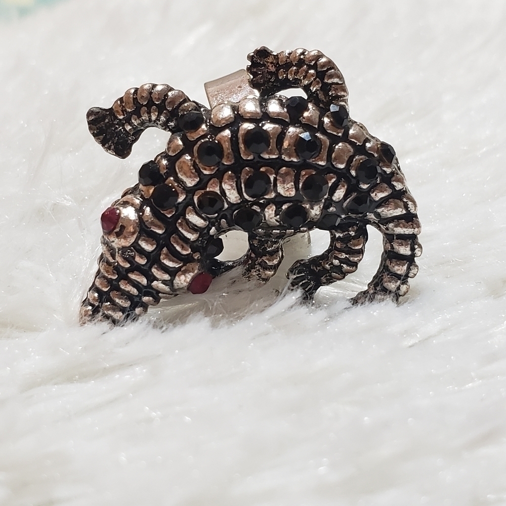 Elegant Black and Silver Crocodile Ring